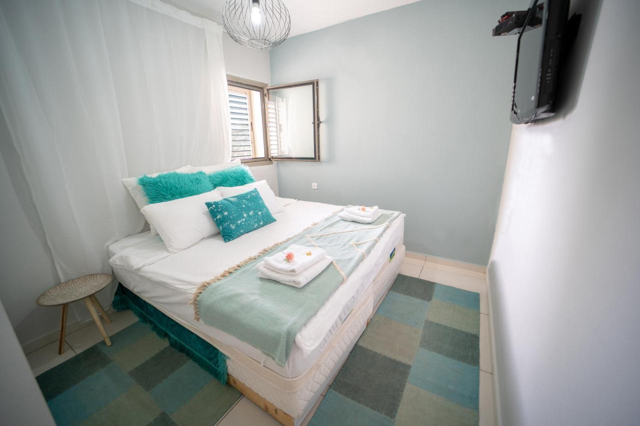 Appartamento Yalarent Oasis Garden With Private Pool Eilat Esterno foto
