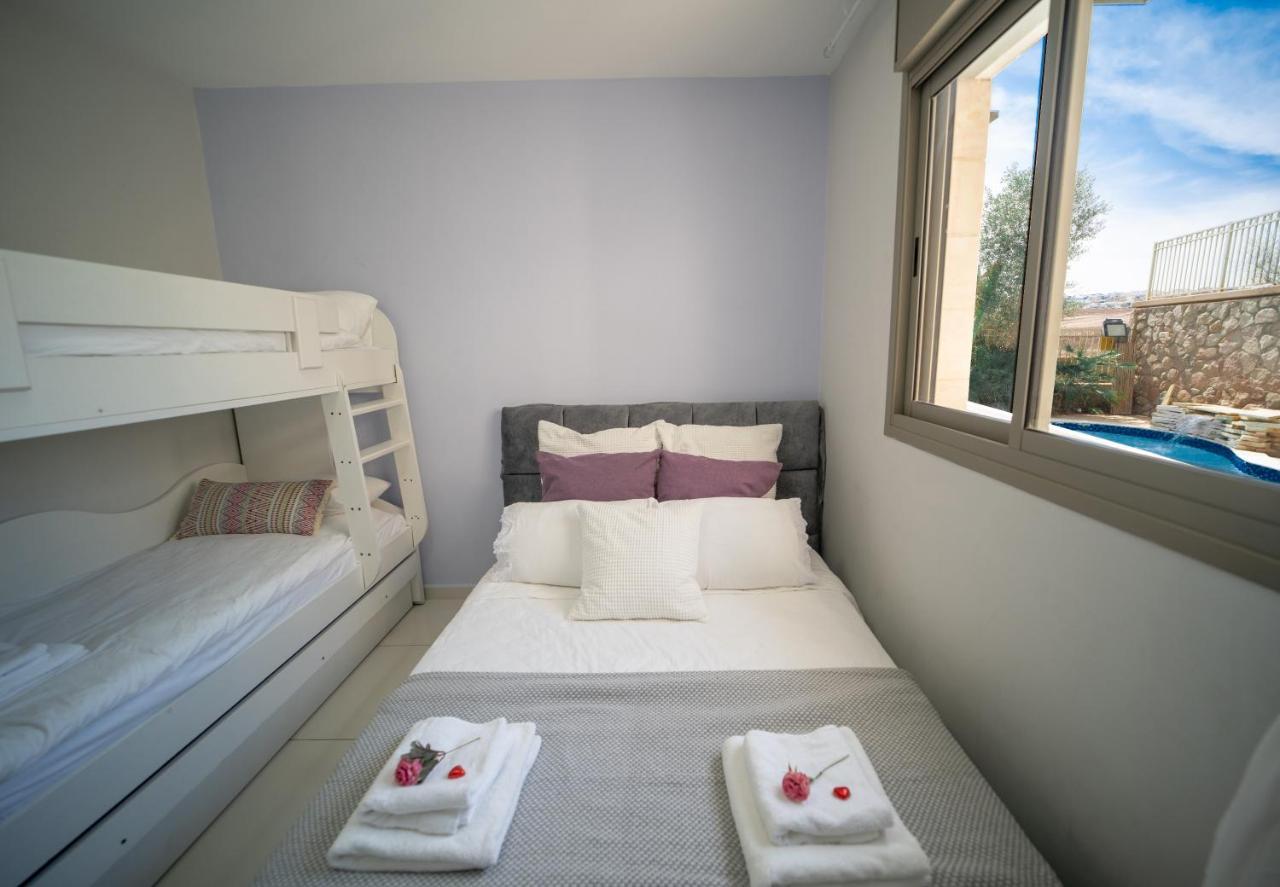 Appartamento Yalarent Oasis Garden With Private Pool Eilat Esterno foto