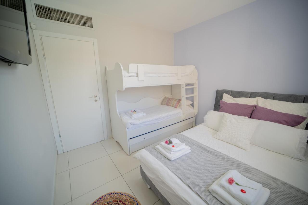 Appartamento Yalarent Oasis Garden With Private Pool Eilat Esterno foto