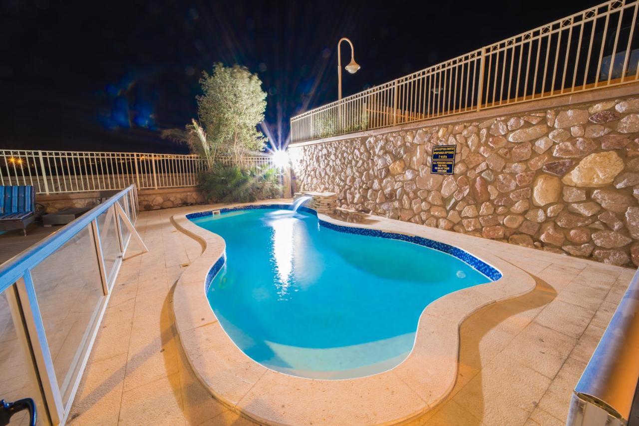 Appartamento Yalarent Oasis Garden With Private Pool Eilat Esterno foto