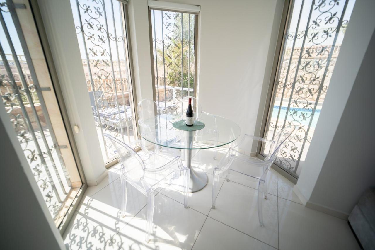 Appartamento Yalarent Oasis Garden With Private Pool Eilat Esterno foto