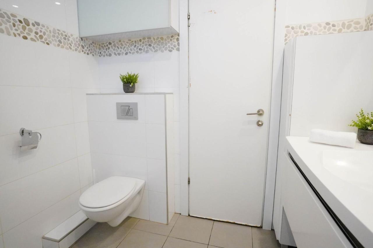 Appartamento Yalarent Oasis Garden With Private Pool Eilat Esterno foto
