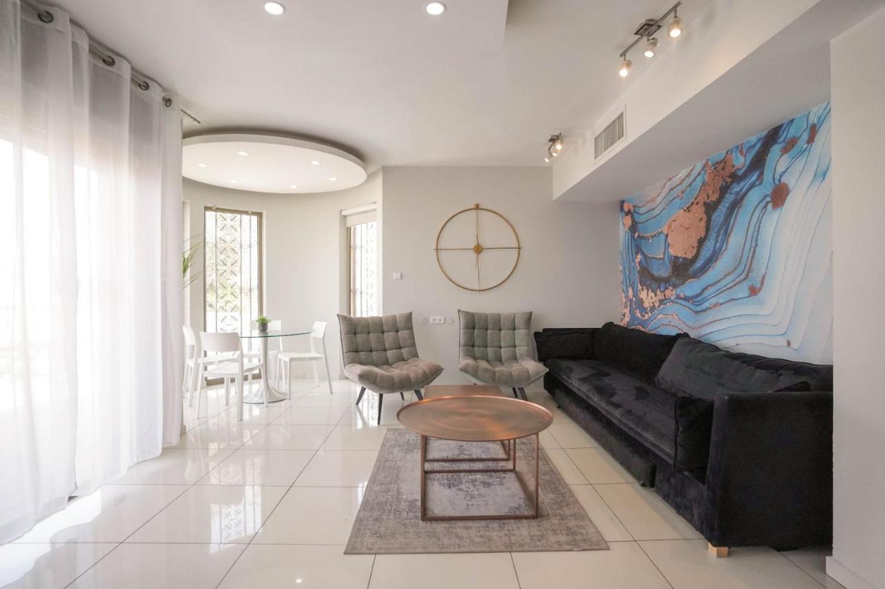 Appartamento Yalarent Oasis Garden With Private Pool Eilat Esterno foto