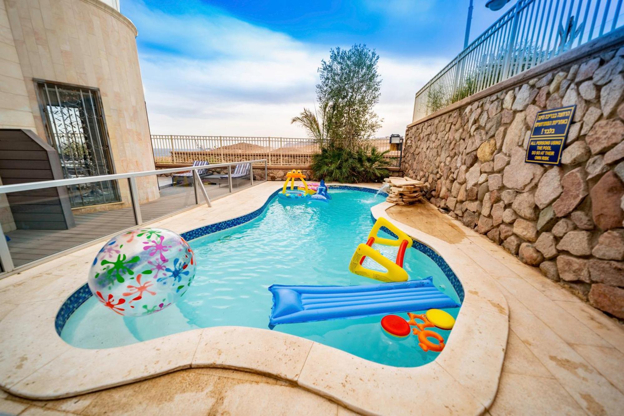 Appartamento Yalarent Oasis Garden With Private Pool Eilat Esterno foto